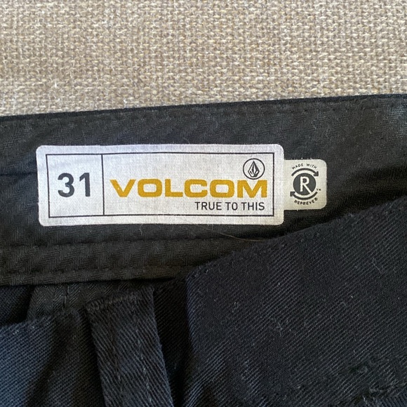 Volcom NWT men’s black shorts - Picture 2 of 4